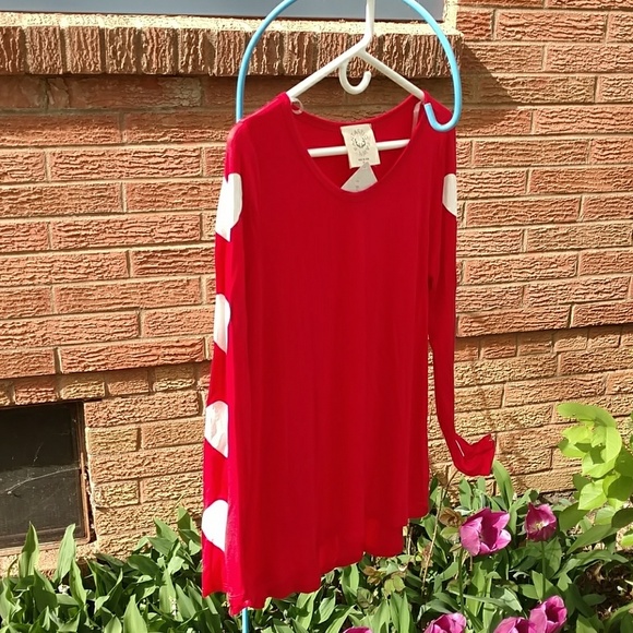 ❤️ Heart On Your Sleeve T-Shirt - Picture 2 of 7